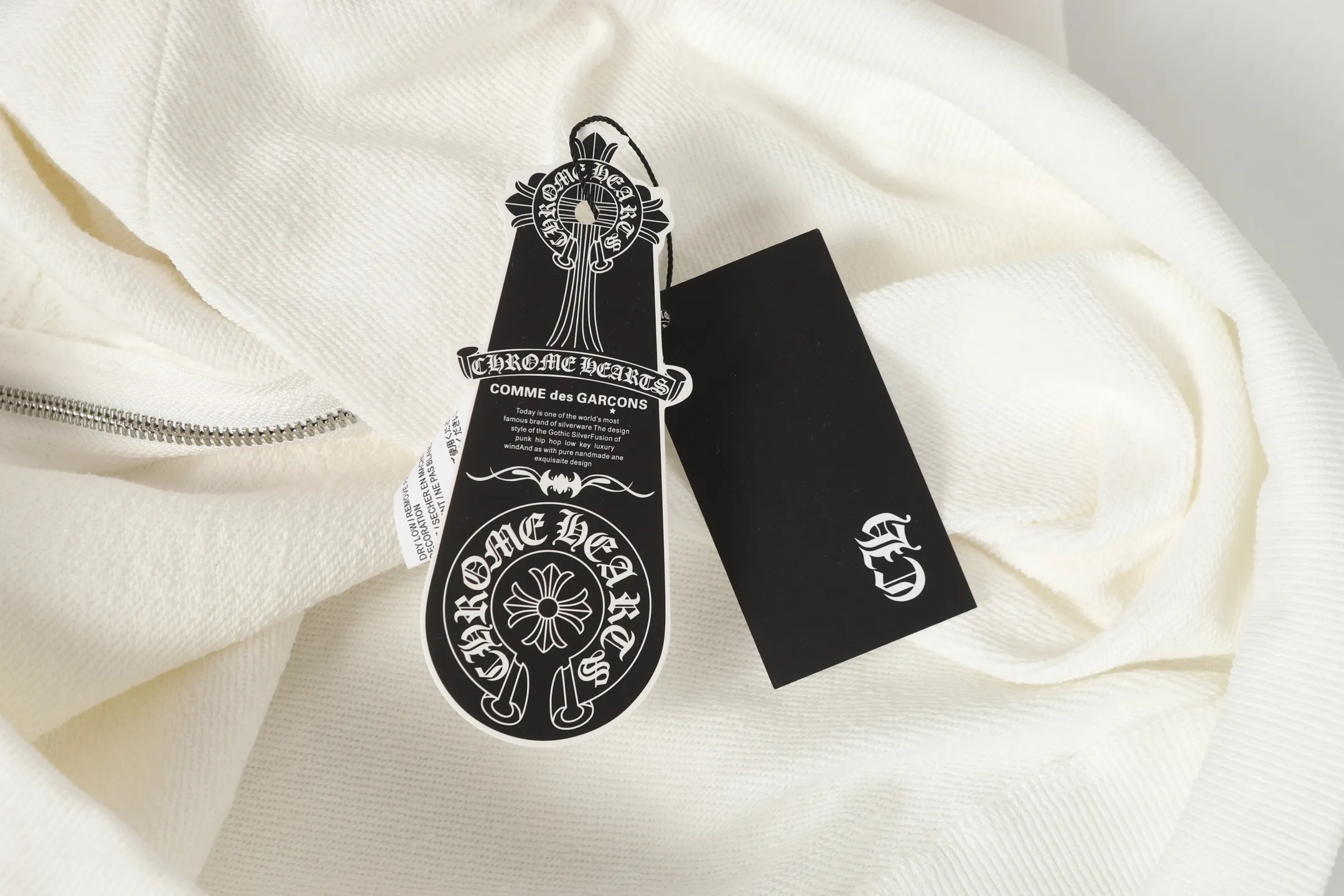 P300 #K26 Heavy Industry Style - Chrome Hearts Colorful Cross ✝️ Inlay embroidered Sanskrit printed zipper sweatshirt cardigan jacket - High weight, high density and high quality. The wool is soft, delicate and skin-friendly. It feels soft and silky. It has excellent warmth and skin-friendly properties. - Custom-woven and dyed, no color difference. No matter the fabric or workmanship details, it beats the ordinary version on the market. - Hardware zipper accessories are all customized, full of details - Color: black white -Size: S M L XL